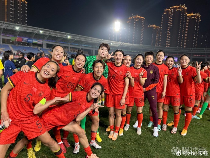 包含夺冠赛女足战况激烈，胜负悬念充满全场的词条