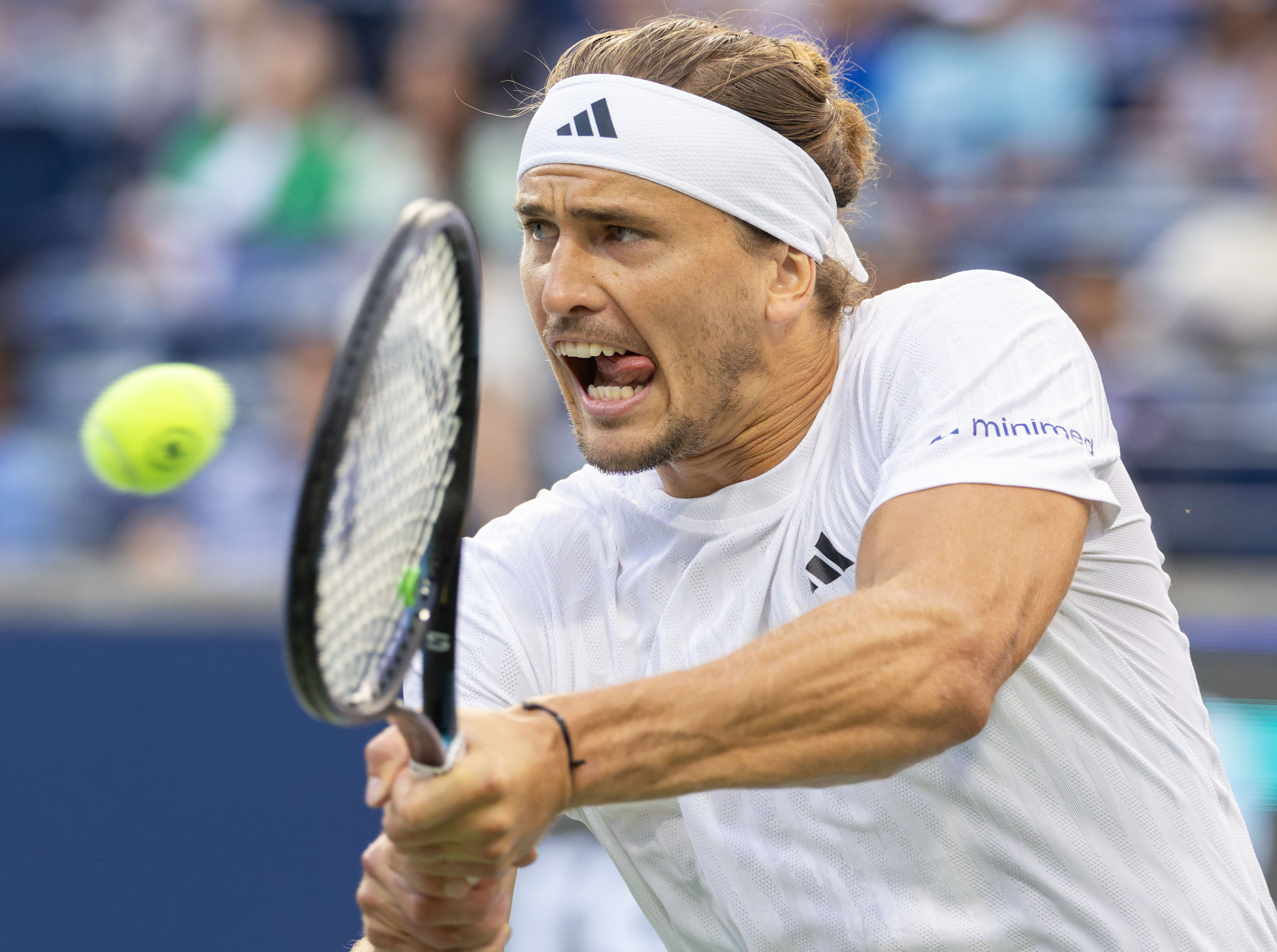 关于日本网球队险胜西班牙网球队，兹维列夫高光表现的信息