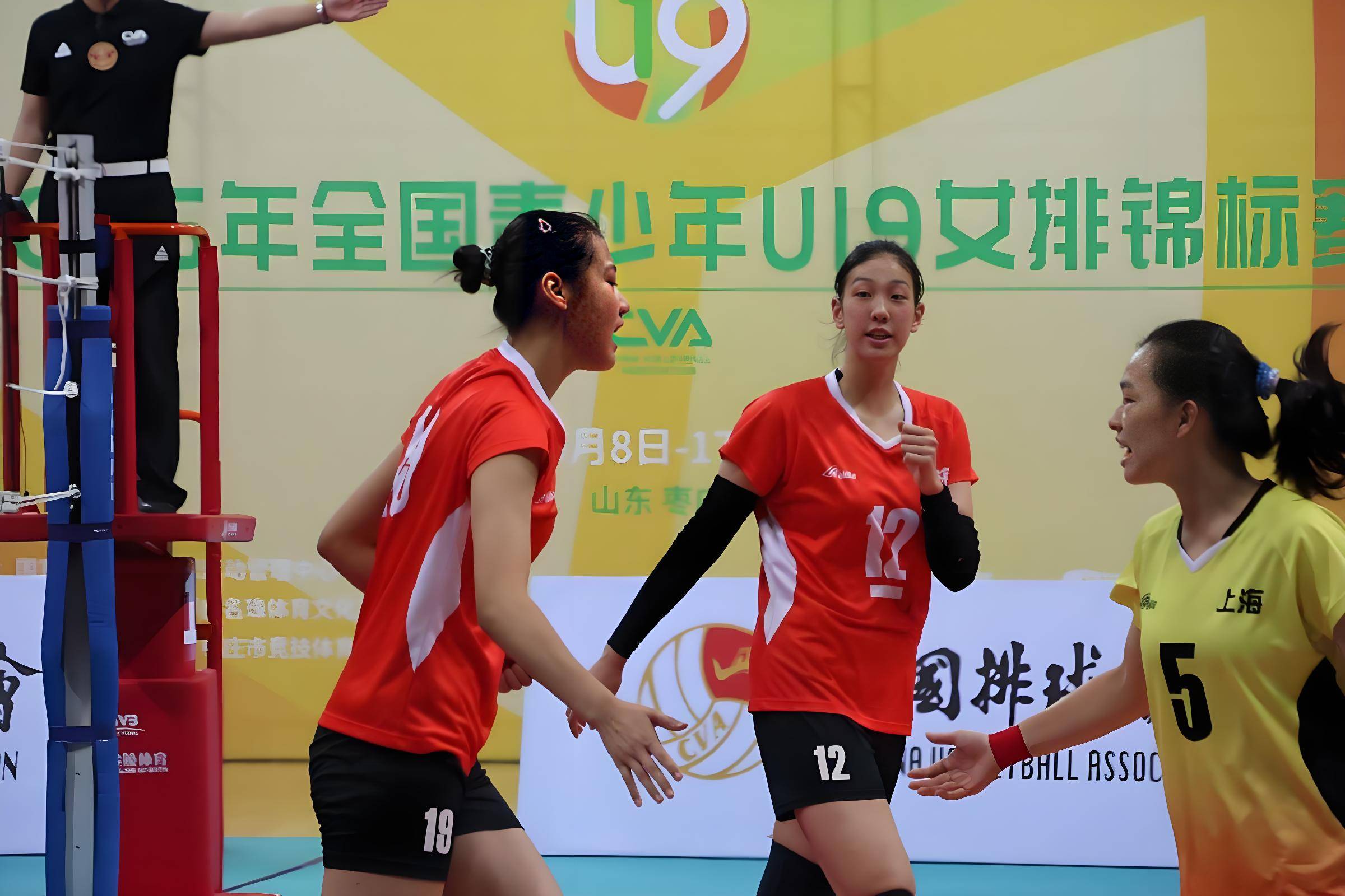 排球决赛震撼开打，巅峰对决引爆全场