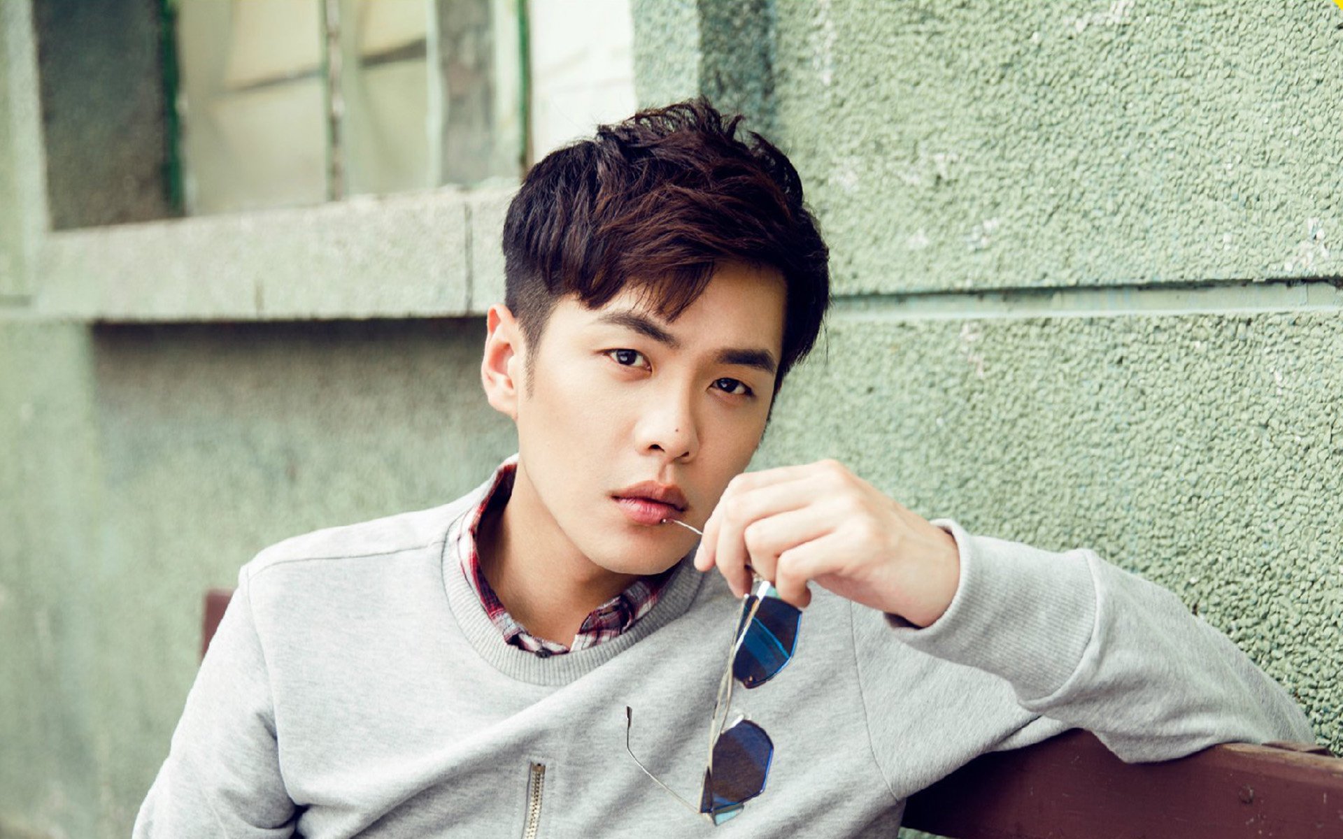 双城记，从辽宁男篮到英超绿茵，看王者如何接管比赛