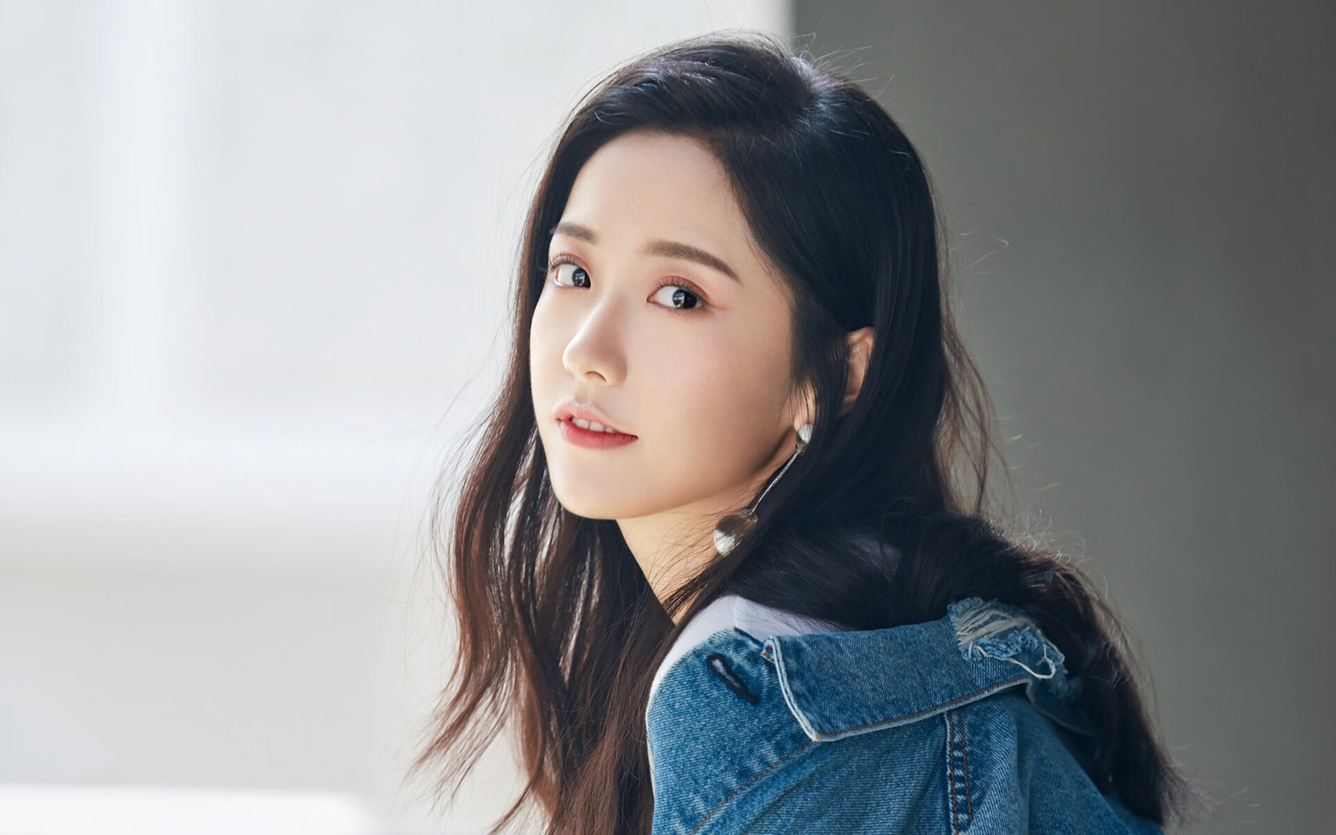 生死战双线告捷，新疆队逆袭爵士，戈贝尔征服F1街道